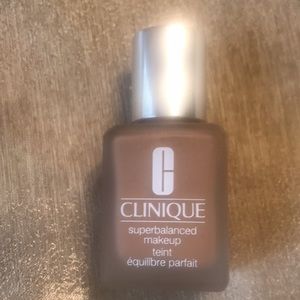 Clinique Super Balanced Make Up